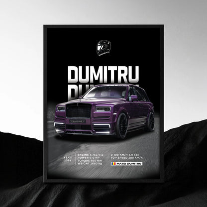 Poster auto personalizat după fotografie cu Rolls-Royce Cullinan mov, numele Dumitru, pe un drum de noapte
